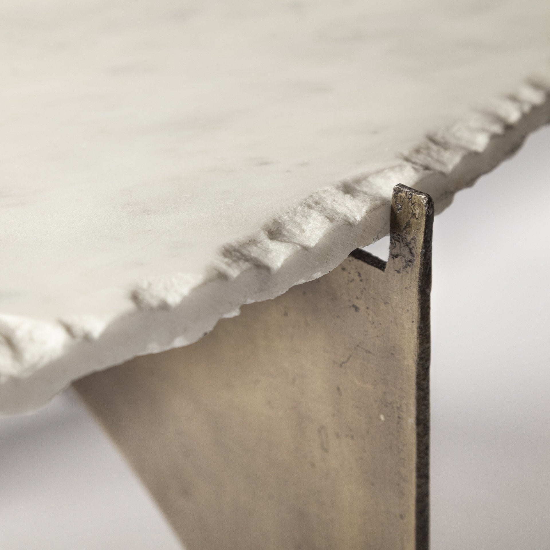 49' Round White Marble Top Gold and Metal Base Coffee Table By Homeroots | Coffee Tables | Modishstore - 6