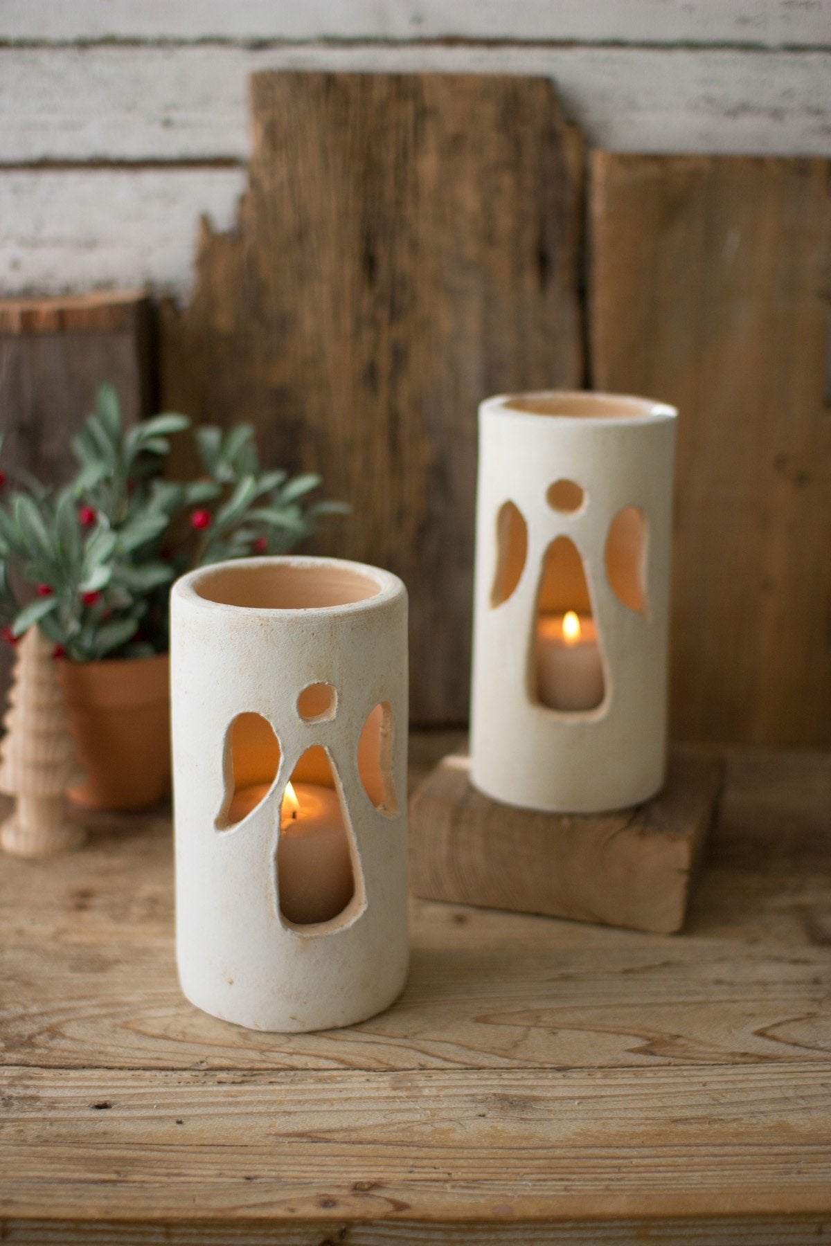 Kalalou Clay Angel Luminary - White (Set of 6)3