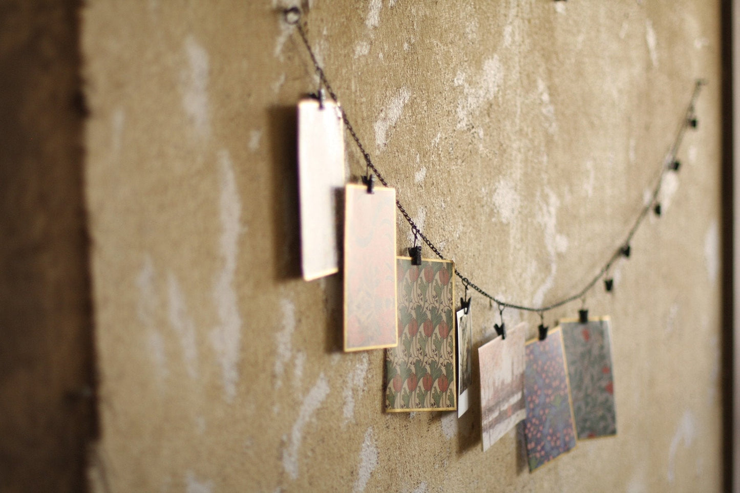 Kalalou Chain Garland With Twelve Clips