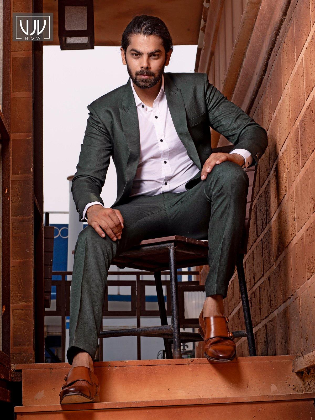 Fetching Dark Green Color Men's Single Breasted Designer Suit1