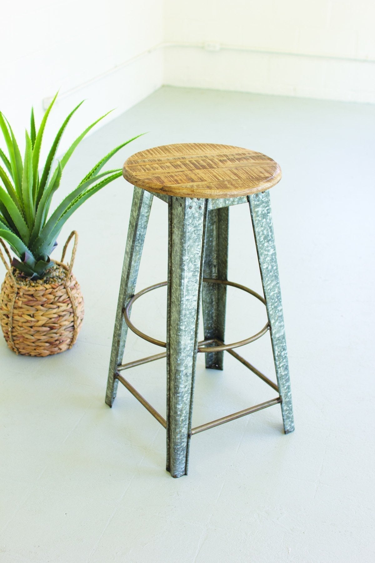 Kalalou Galvanized Stool With Wooden Top1